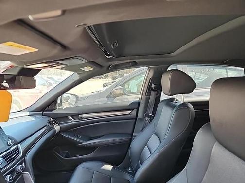 Photo 3 of 4 of 2020 Honda Accord Sport 2.0T