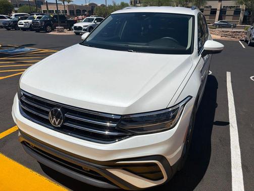 Opal White 2023 Volkswagen Tiguan 2.0T SE