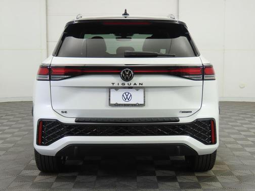 2026 Volkswagen Tiguan 2.0T SE R-Line Black 4MOTION