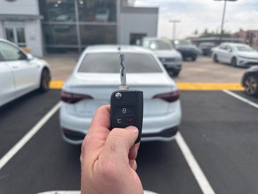 Pure White 2023 Volkswagen Jetta 1.5T S