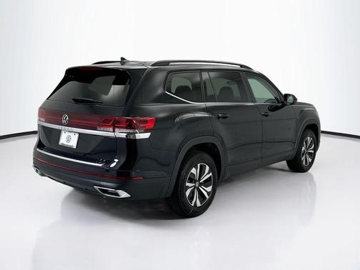 deep black pearl 2026 Volkswagen Atlas 2.0T SE