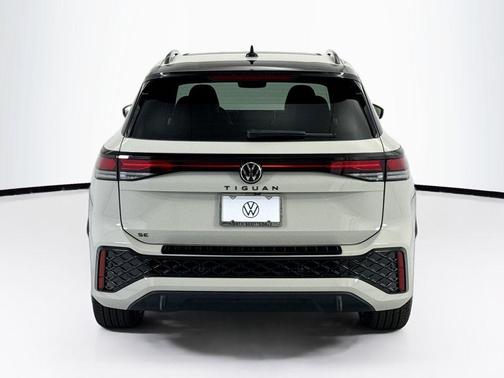 sandstone 2026 Volkswagen Tiguan 2.0T SE R-Line Black