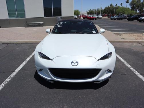 Snowflake White Pearl Mica 2019 Mazda MX-5 Miata Grand Touring