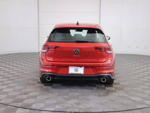 2025 Volkswagen Golf GTI 2.0T SE DSG