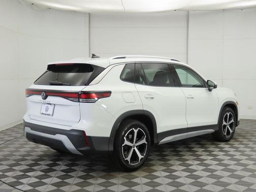 2025 Volkswagen Tiguan 2.0T SE