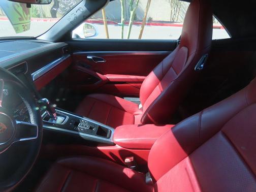 2019 Porsche 911 Carrera 4 GTS