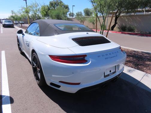 2019 Porsche 911 Carrera 4 GTS