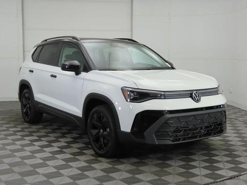 2026 Volkswagen Taos SE Black