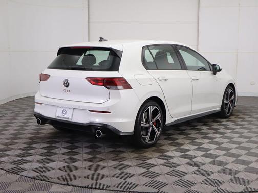 2025 Volkswagen Golf GTI 2.0T SE DSG