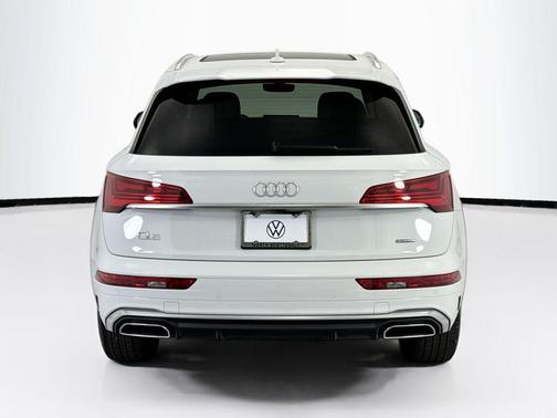 Glacier White Metallic 2023 Audi Q5 45 S line Premium