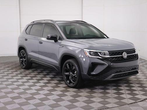 2024 Volkswagen Taos 1.5T SE Black