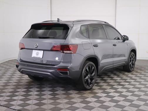 2024 Volkswagen Taos 1.5T SE Black