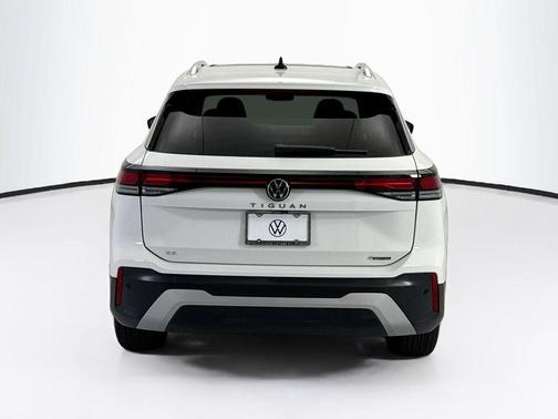 pure white 2026 Volkswagen Tiguan 2.0T SE 4MOTION