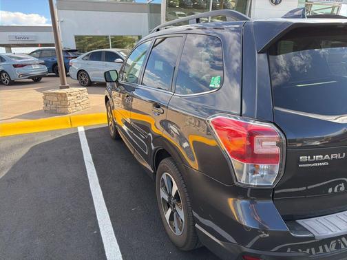 Dark Gray Metallic 2017 Subaru Forester 2.5i Limited