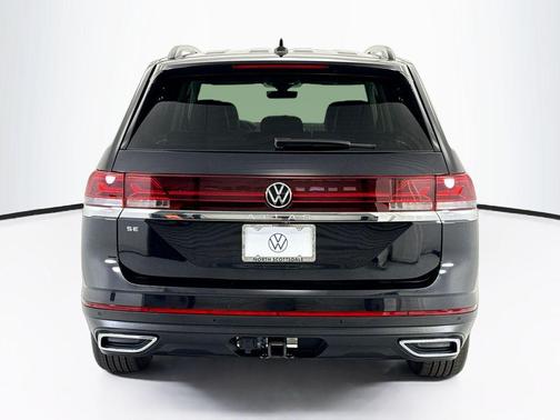 deep black pearl 2026 Volkswagen Atlas 2.0T SE w/Technology