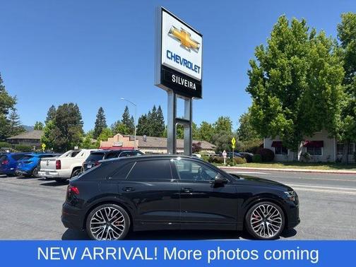 Mythos Black Metallic 2024 Audi SQ8 4.0T Prestige