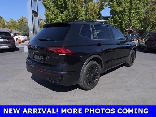 2022 Volkswagen Tiguan 2.0T SE R-Line Black
