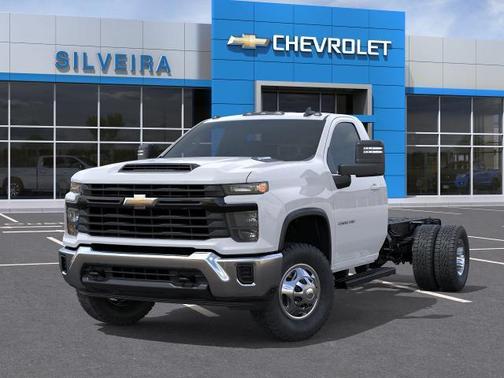 Summit White 2026 Chevrolet Silverado 3500 WT