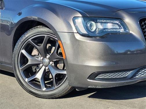 2020 Chrysler 300 Touring