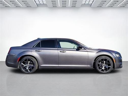 2020 Chrysler 300 Touring