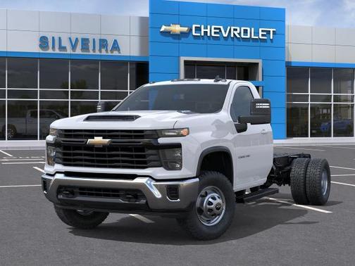 Summit White 2026 Chevrolet Silverado 3500 WT