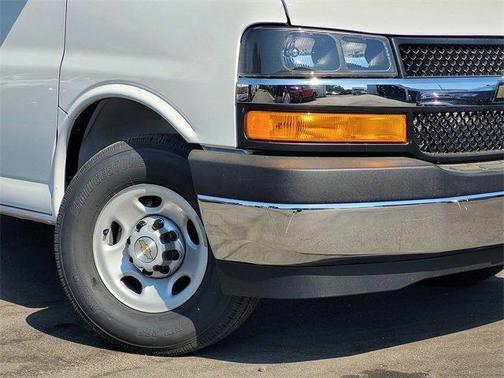 2025 Chevrolet Express 2500 Work Van