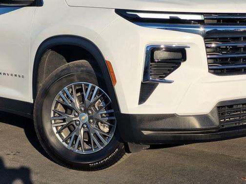 2024 Chevrolet Traverse LT