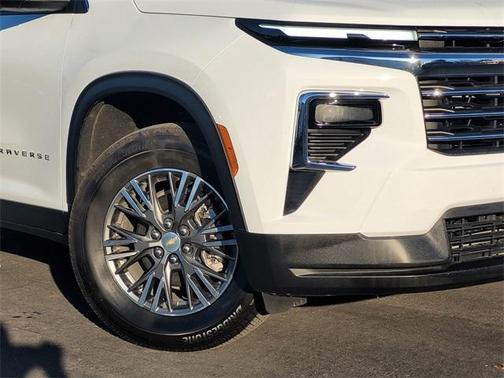 2024 Chevrolet Traverse LT