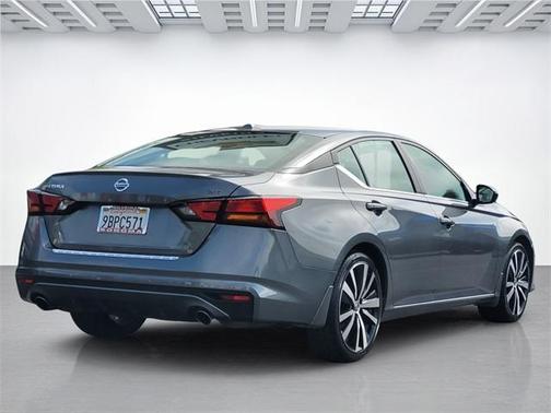 2022 Nissan Altima 2.5 SR