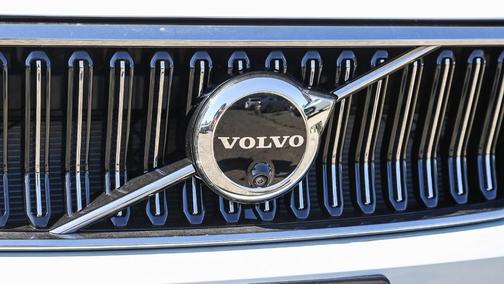 2025 Volvo XC40 B5 Ultra Bright Theme