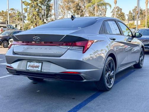 Metal 2023 Hyundai ELANTRA HEV Blue