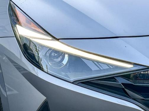 Metal 2023 Hyundai ELANTRA HEV Blue