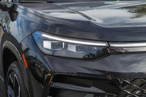 2025 Volkswagen Tiguan 2.0T SEL R-Line