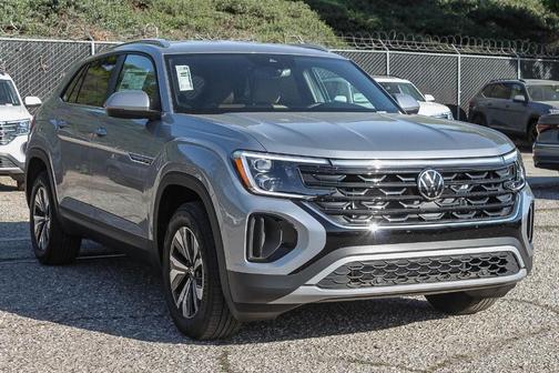 Silver Mist Metallic 2026 Volkswagen Atlas Cross Sport 2.0T SE