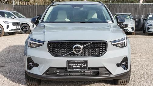 2026 Volvo XC40 B5 Plus