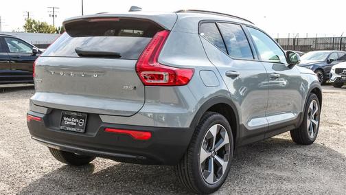 2026 Volvo XC40 B5 Plus