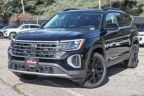 Deep Black Pearl Effect 2026 Volkswagen Atlas 2.0T SE W/TECHNOLOGY