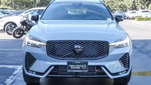 2026 Volvo XC60 B5 Ultra Black Edition