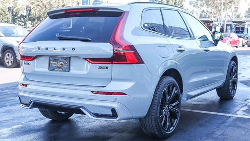 2026 Volvo XC60 B5 Ultra Black Edition
