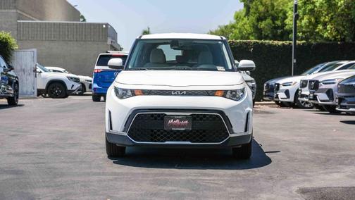Snow White Pearl 2023 Kia Soul LX