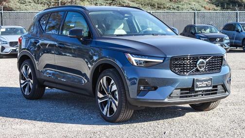 2026 Volvo XC40 B4 Plus