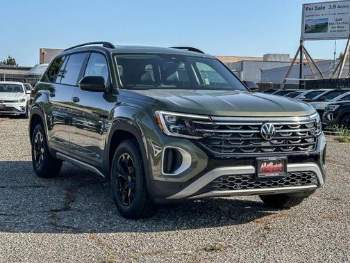 Green 2026 Volkswagen Atlas 2.0T Peak Edition