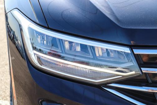Deep Black Pearl Effect 2023 Volkswagen Tiguan 2.0T S