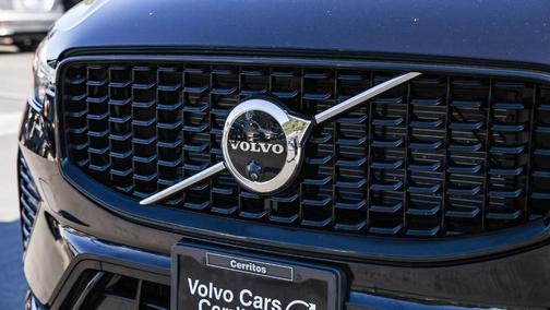 2025 Volvo XC60 B5 Plus