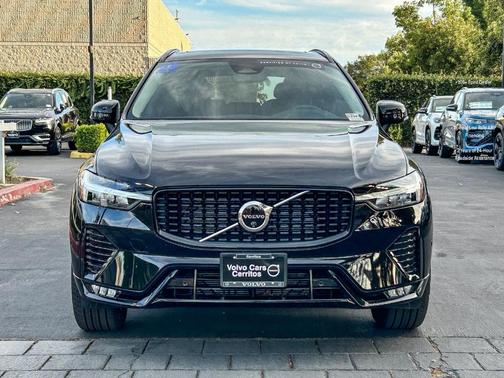 Onyx Black Metallic 2025 Volvo XC60 B5 Plus
