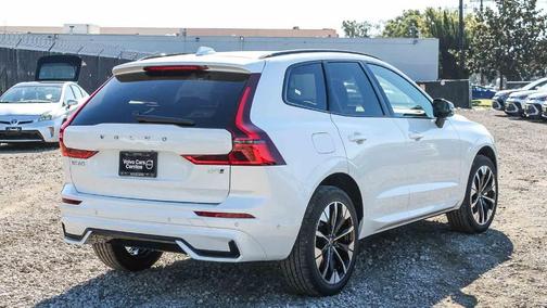 2026 Volvo XC60 B5 Plus