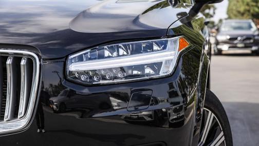 2025 Volvo XC90 B6 Plus 7-Seater