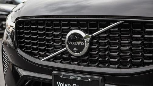 2025 Volvo XC60 B5 Plus