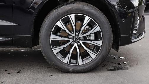 2025 Volvo XC60 B5 Plus