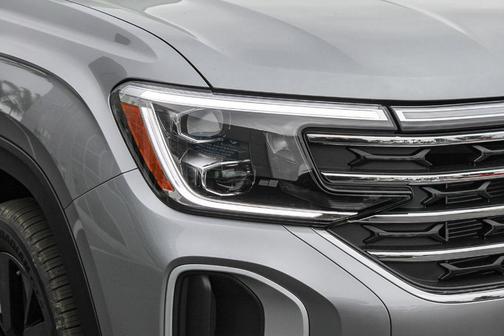 Silver Mist Metallic 2026 Volkswagen Atlas 2.0T SE W/TECHNOLOGY